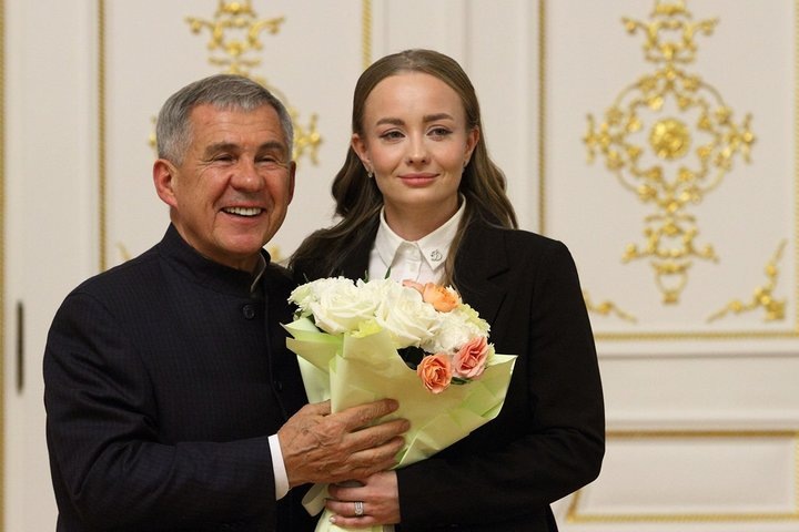 В этот момент у Минниханова закралось подозрение, что хоккеисток набирали в модельном агентстве. Михаил Захаров/Реальное время