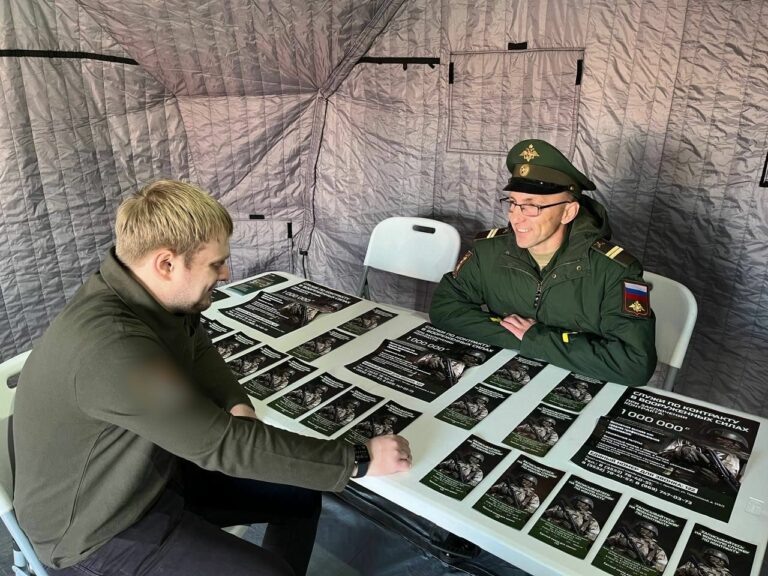    На выставке трофейной техники оренбуржцам рассказали об условиях прохождения службы Кристина Просвиркина