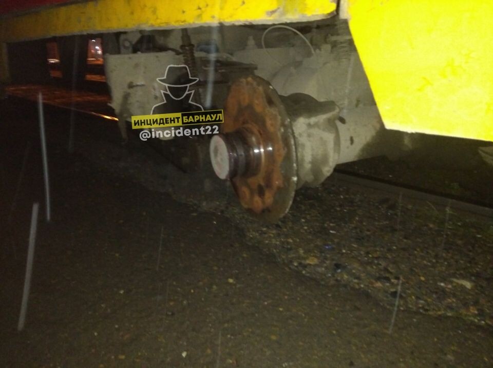    Проблемы с колесом у трамвая №5. Источник: vk.com/incident22