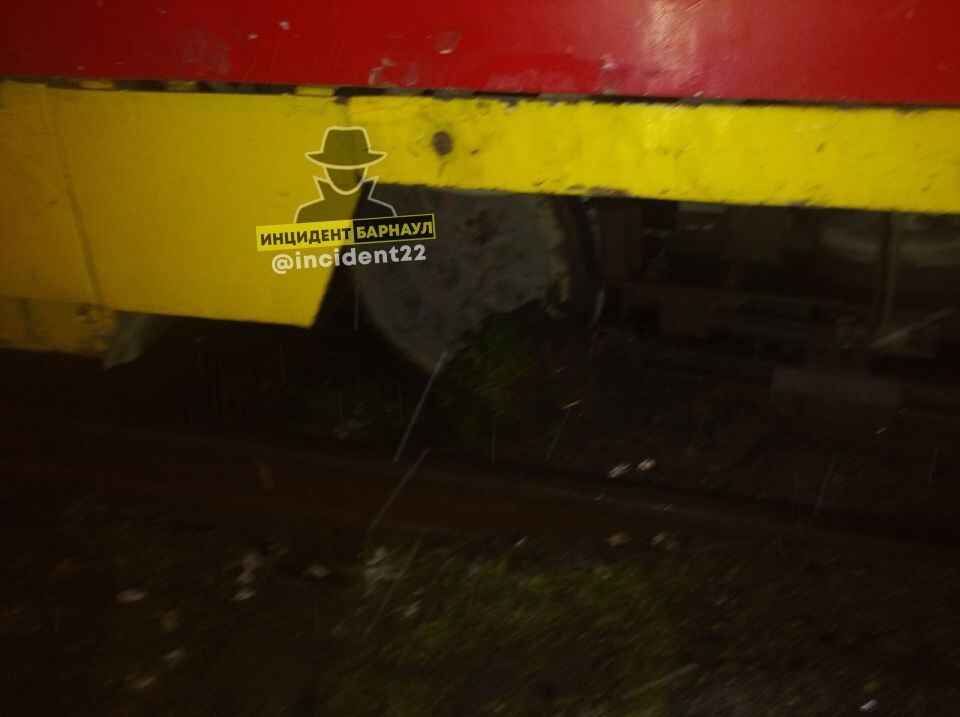    Проблемы с колесом у трамвая №5. Источник: vk.com/incident22