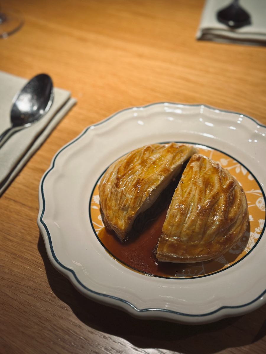 Пирог с бычьими хвостами в Sage