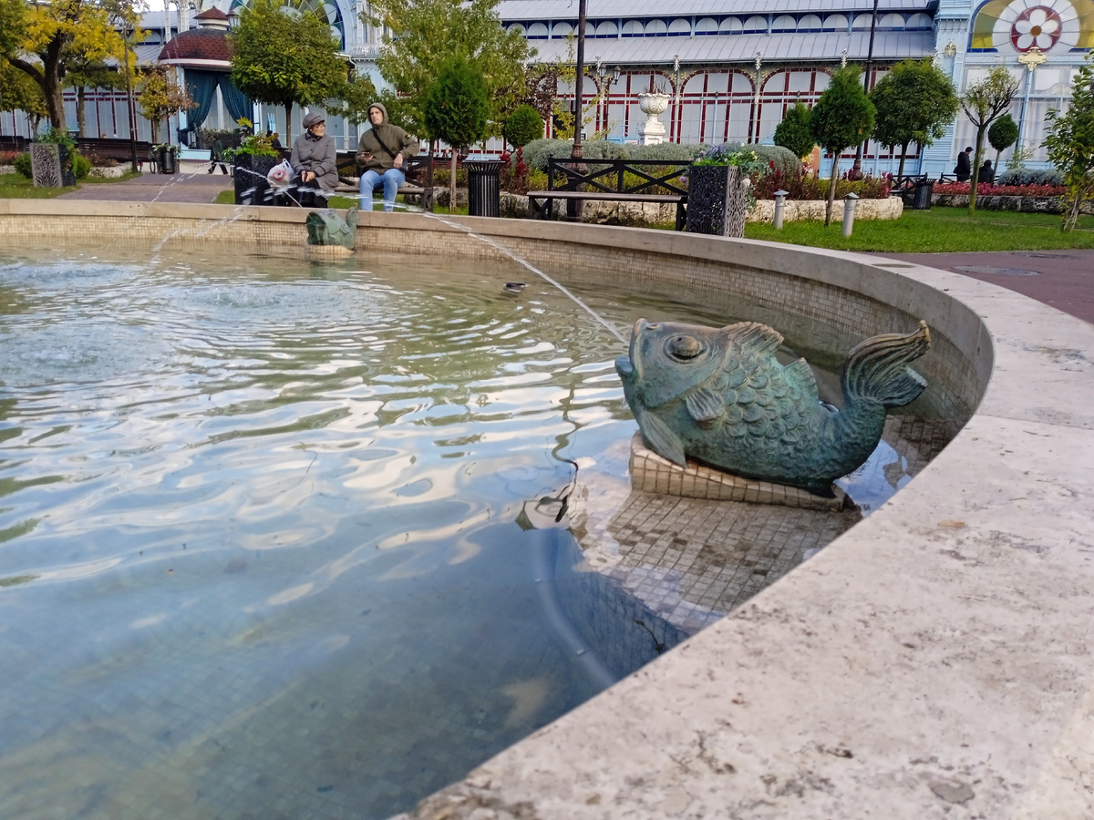 Сезон фонтанов закрыт, но не везде))