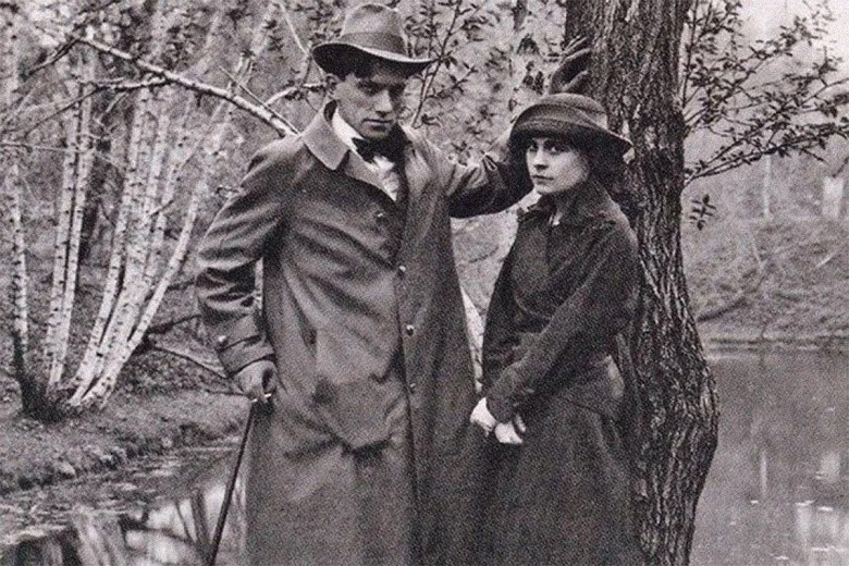 Владимир Маяковский и Лиля Брик. Кадр из фильма "Закованная фильмой" 1918 год.