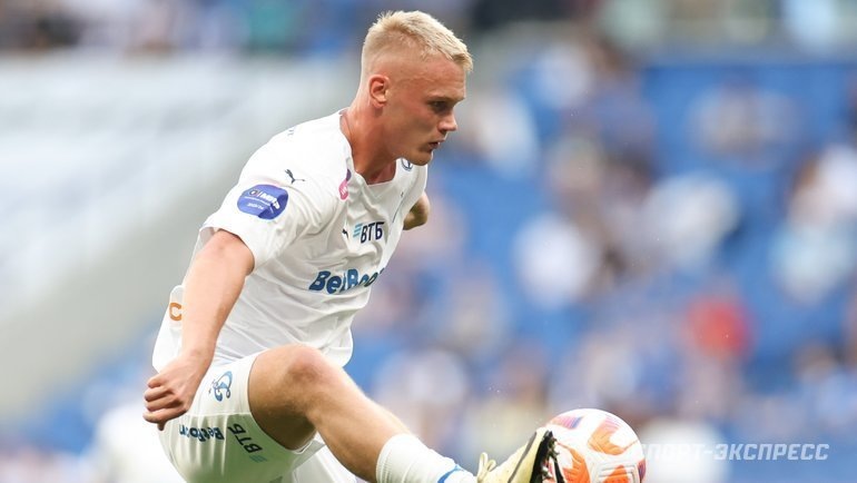    Нападающий «Динамо» Константин Тюкавин.Дарья Исаева