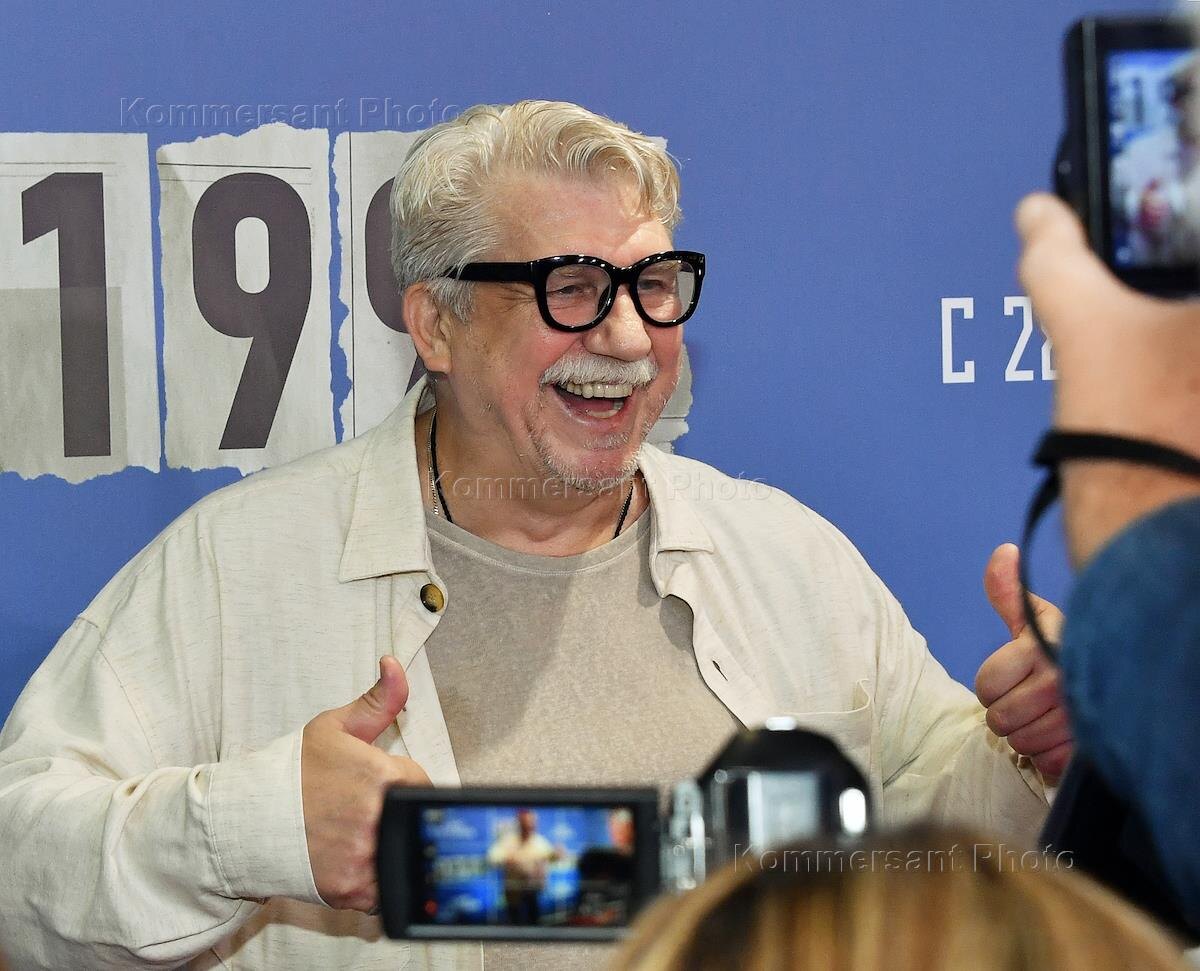 Артист Сергей Баталов ( Мальцев) на презентации картины "1993". Фото - Яндекс-картинки