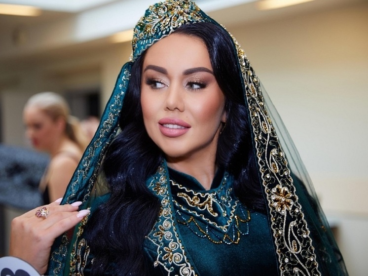 В народном костюме. Фото из архива "7 секретов"