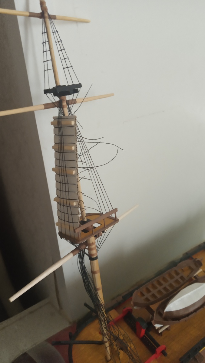 Ступеньки вставлены в шаблон. Вант-путенсы под марсом заделаны ещё до установки шаблона.