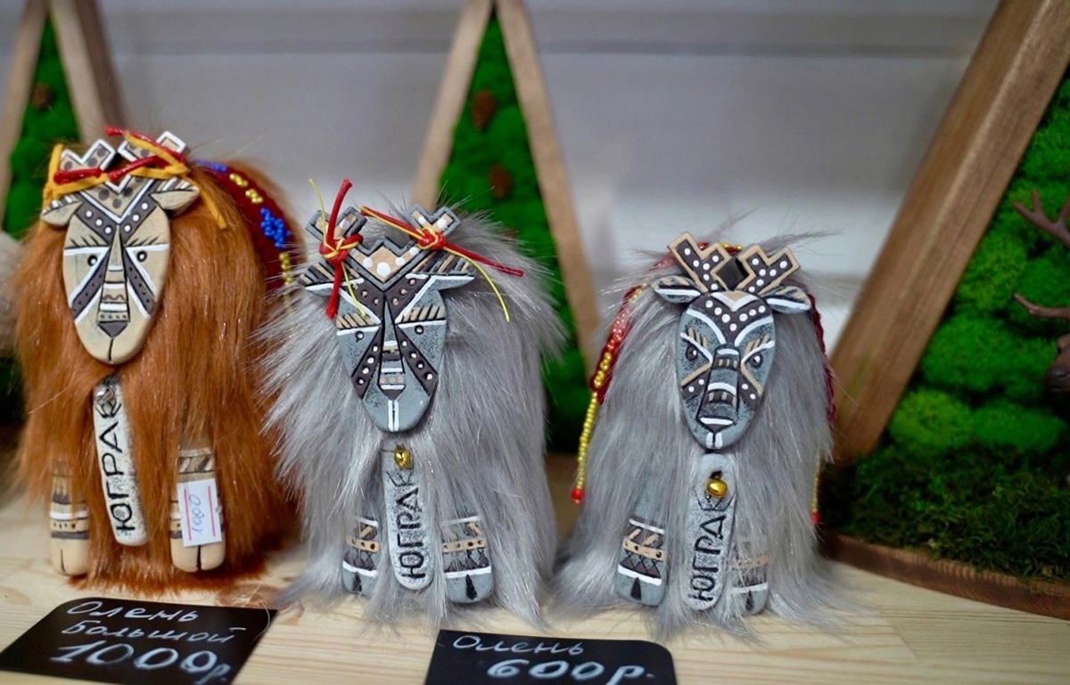    В Нягани открыли новую точку реализации сувениров местных мастеров