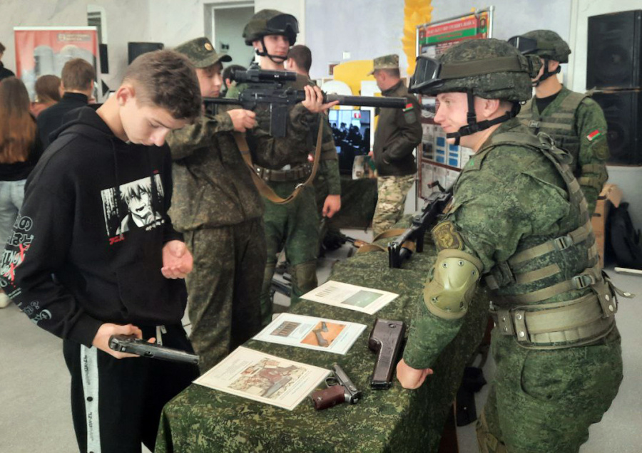     Для школьников Копыльщины организовали профориентационную встречу