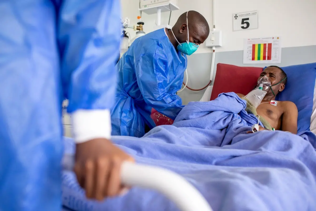 Пациент с туберкулезом в одной из больниц Лесото. Фото: Zack DeClerck / PIH.