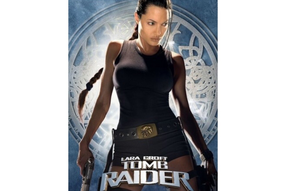 Paramount Pictures📷Анджелина Джоли, постер фильма «Лара Крофт: Расхитительница гробниц» 2001 года