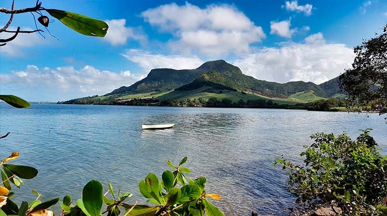 https://peopletravel.by/uploads/images/fotos/resorts/mavrikii/rodriges_1.jpg