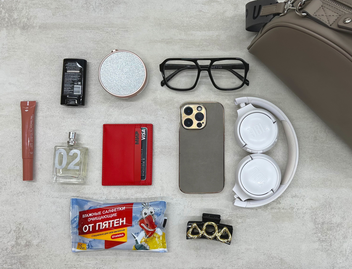 Содержимое сумки любой девушки