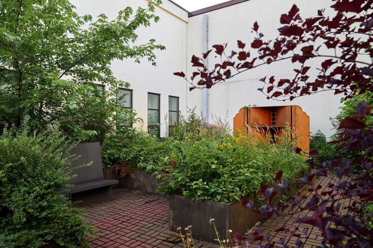    Мемориальный сад будет работать до воскресенья