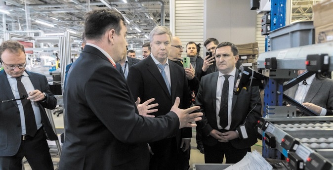 Визит губернатора Ульяновской области на завод «Метран». На фото слева направо: Антон Дружинин, генеральный директор Группы компаний «Метран», Алексей Русских, губернатор Ульяновской области