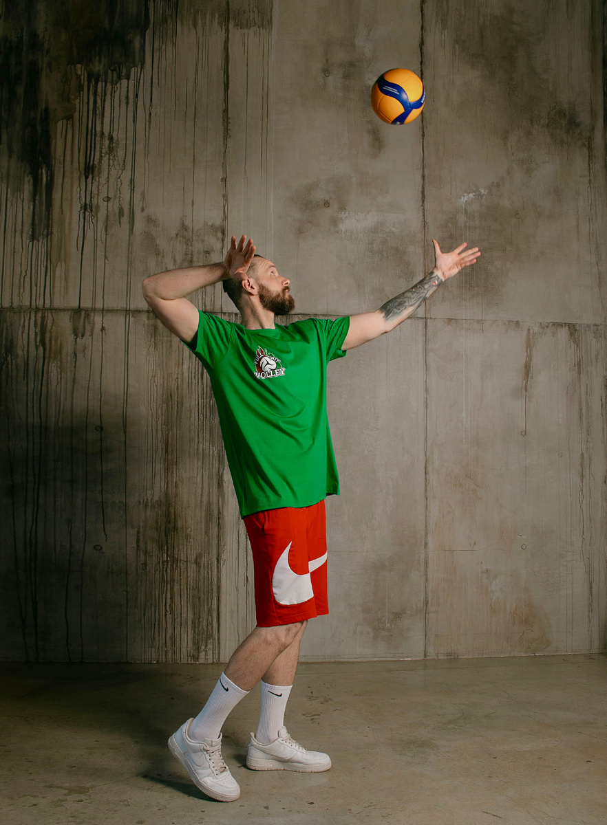 Главный тренер волейбольной школы, Андрей Грибов. 