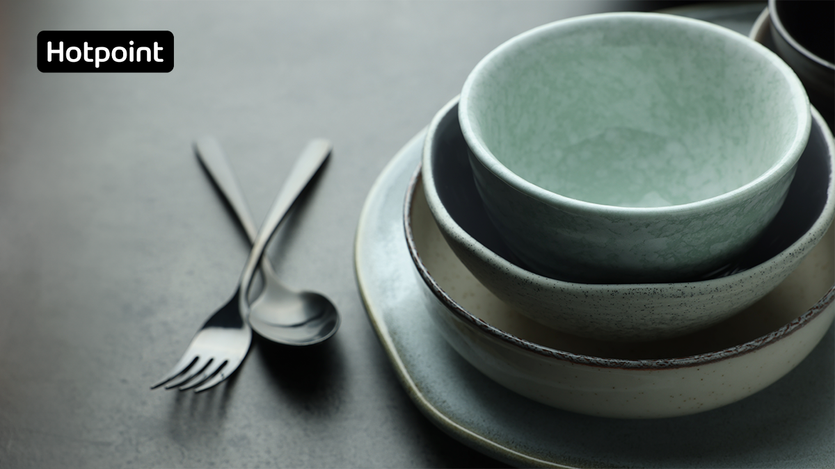 Актуальный зеленый оттенок столовой посуды 