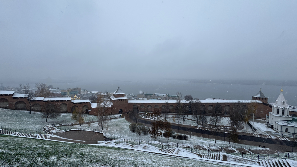 Вид на слияние рек Оки и Волги. спогодой не повезло
