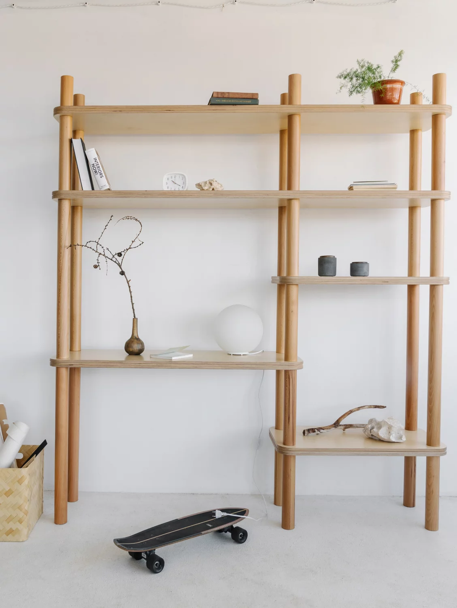 Фото: «Бюро Никиты Максимова», стеллаж с рабочим местом из серийной линейки «Элемент»