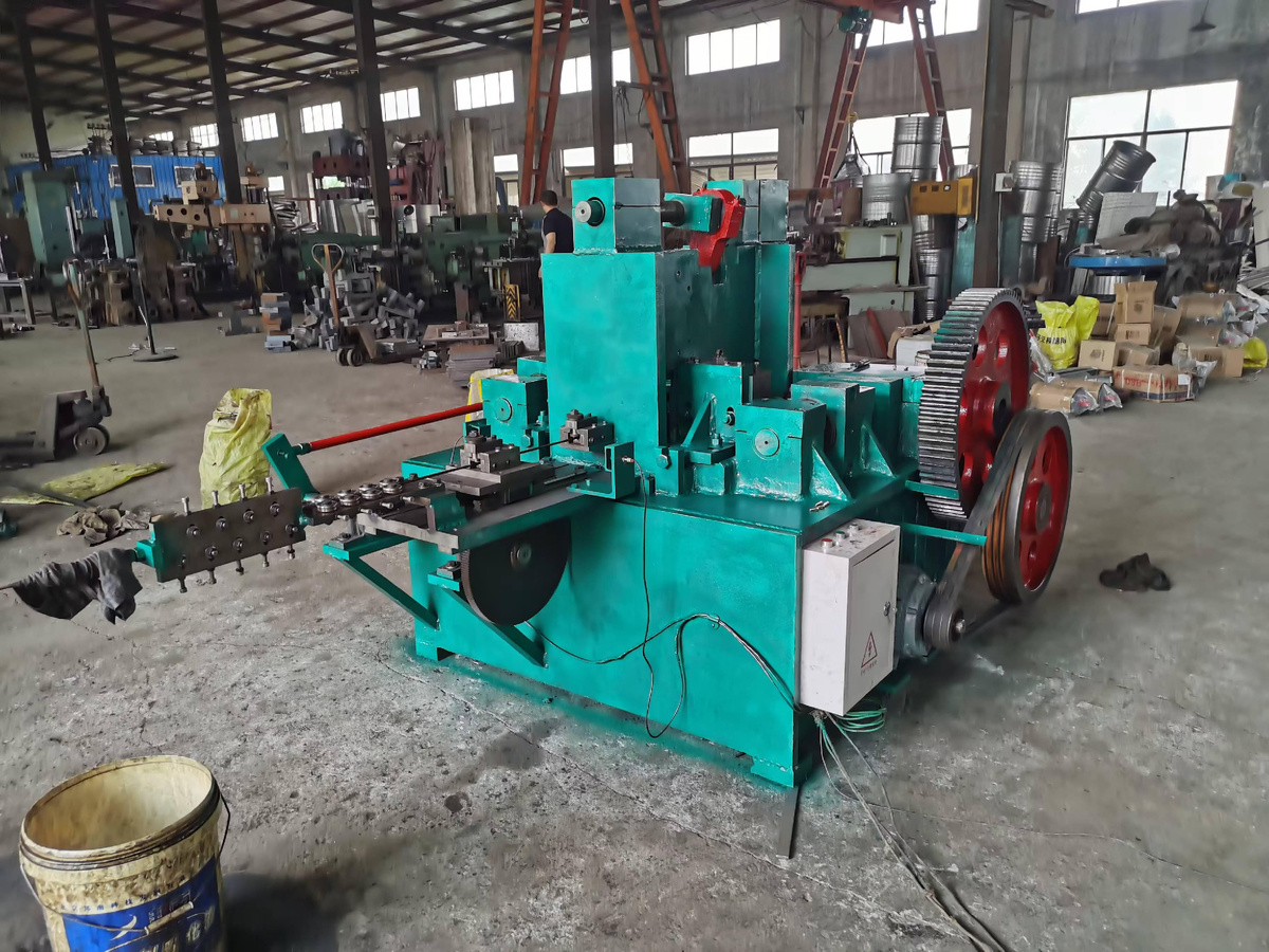 Станок по производству скоб (модель UTR-75)
