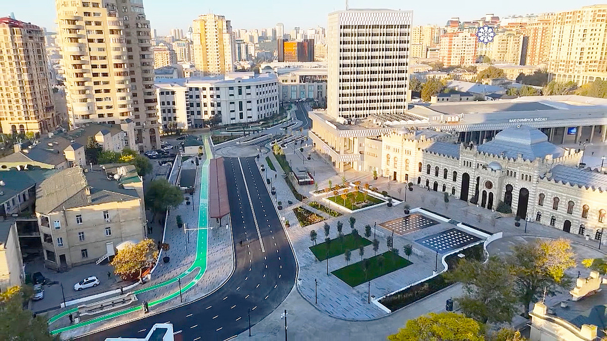 Перед Тифлисским вокзалом