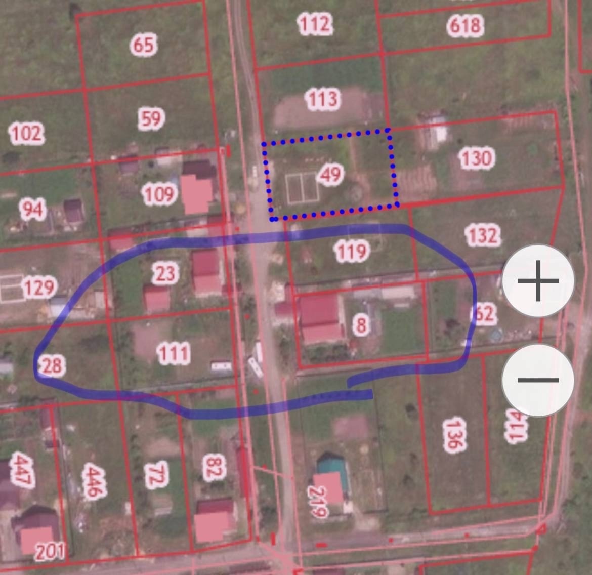 На публичной карте отображена участки с кадастровыми номерами :111 и :8, но межевание проводилось в отношении только одного участка