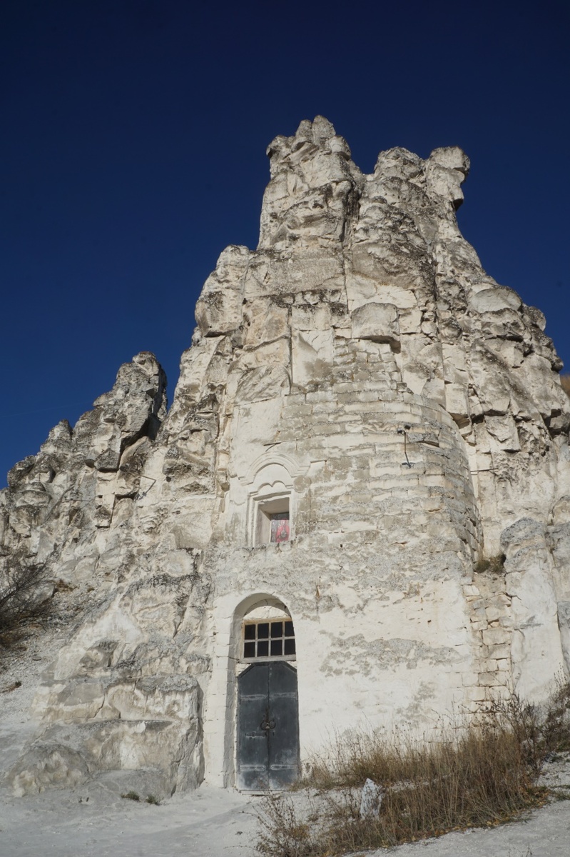 Вход в храм Сицилийской иконы Божьей Матери в Больших Дивах.