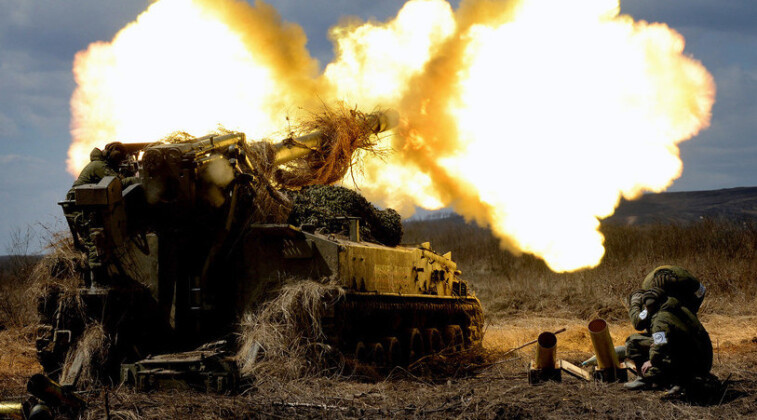 Самоходная 152-мм гаубица российской армии 2S5 Giatsint