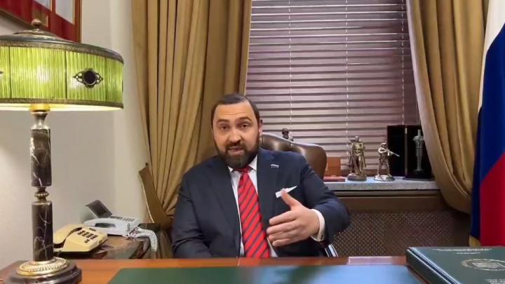 Фото: скриншот видео в канале Султана Хамзаева.