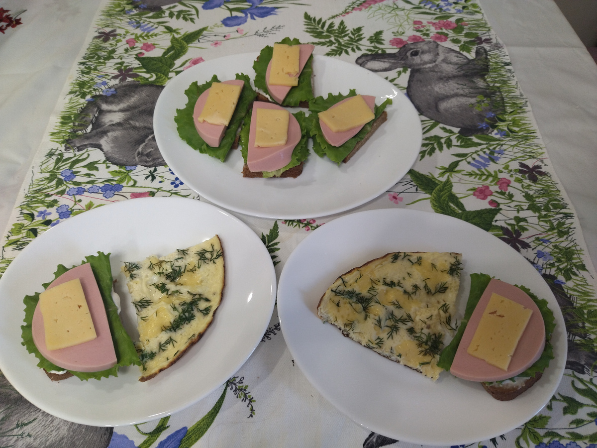 На завтрак я очень люблю яйца, но иногда варю и каши. Фото автора. 