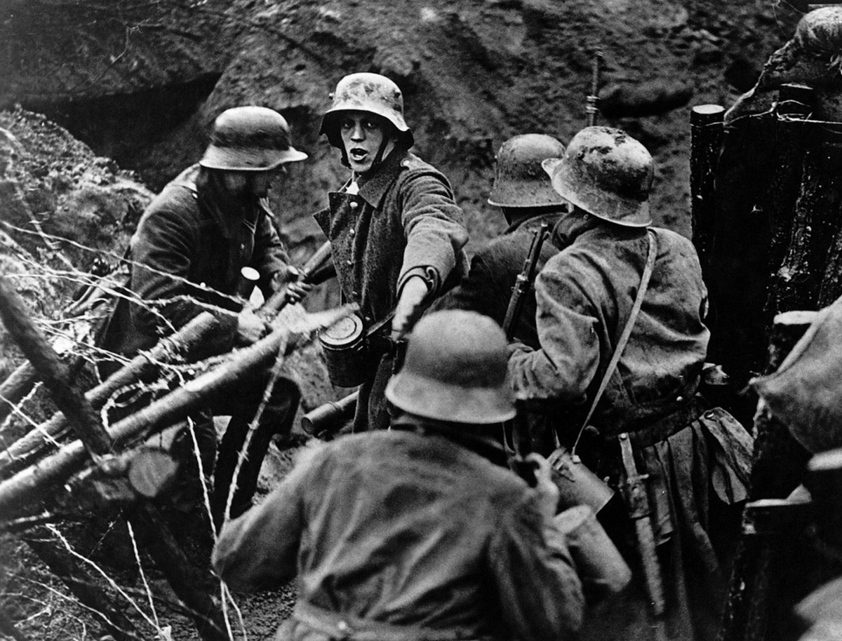Актер Клаус Клаузен в фильме Георга Вильгельма Пабста «Западный фронт, 1918 год» (Westfront 1918: Vier von der Infanterie)