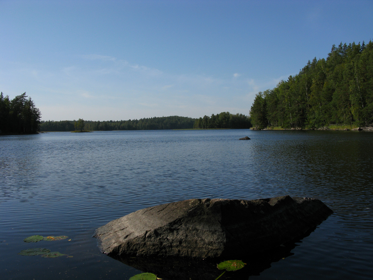 Сысоевское озеро. Камни.