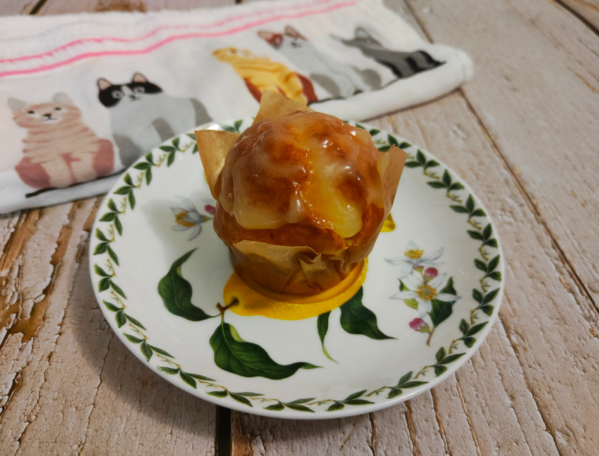 Тыквы в составе немного, и её характерный вкус совсем не ощущается. Так что, даже если не очень любите этот овощ, такая выпечка вам всё же понравится 😍 Лимонная помадка имеет приятную кислинку. 