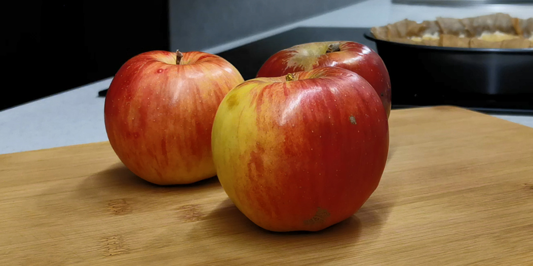 Как попробовала новый яблочный пирог, разом отказалась от тортов. Хорош нет слов! А дел всего ничего - взяли яблоки, 10 минут и в духовку