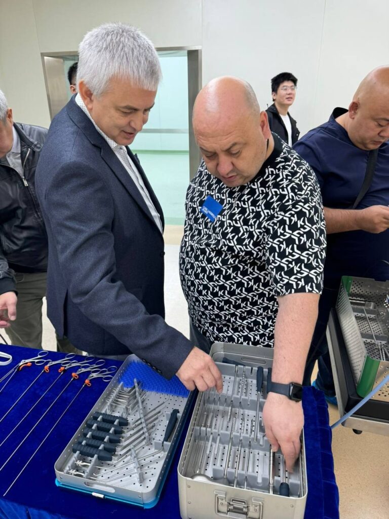     Оренбургские медики посетили китайский завод хирургических инструментов Оренбуржье
