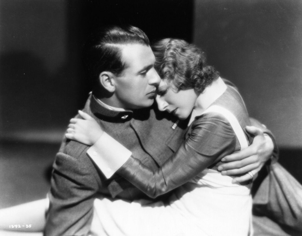 Актер Гэри Купер и актриса Хелен Хейс в фильме Фрэнка Борзеги «Прощай, оружие» (A Farewell to Arms)