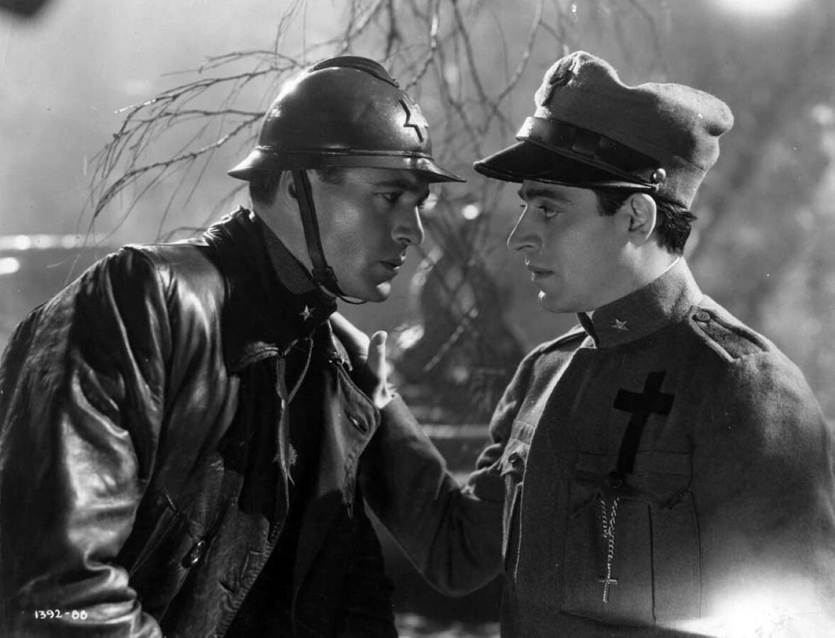 Актер Гэри Купер и актер Джек Ла Ру в фильме Фрэнка Борзеги «Прощай, оружие» (A Farewell to Arms)