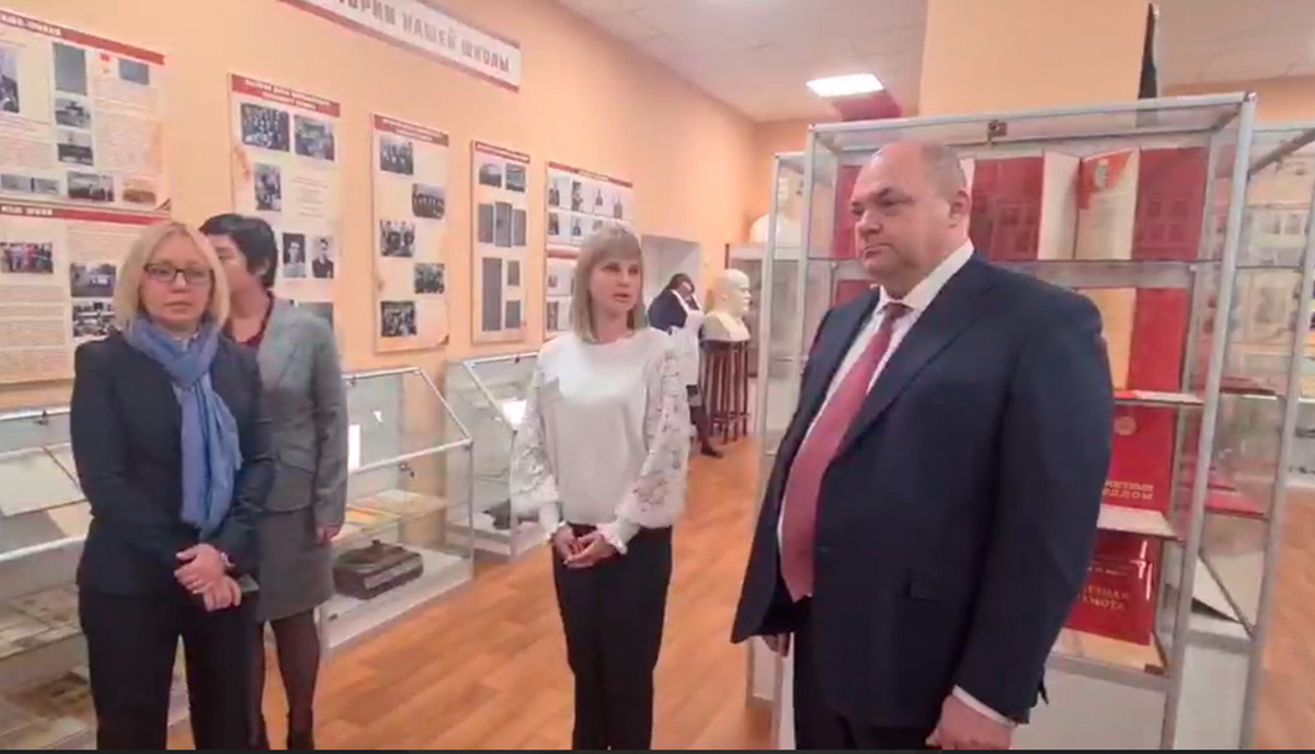    Губернатор Курской области оценил музей боевой славы "Волжанской школы им. В. М. Репринцева"