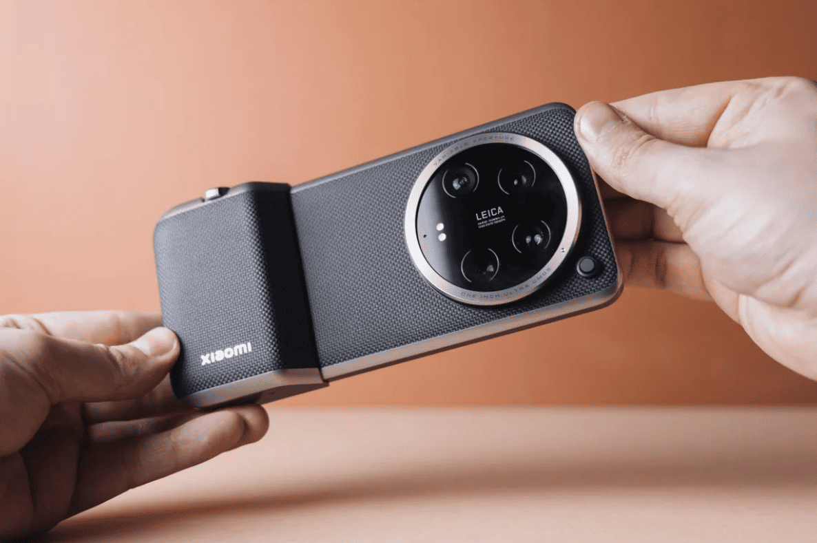 Среди совсем бюджетных моделей можно найти гаджеты с качественной оптикой. Но когда речь идёт о настоящих камерофонах, то важно учитывать, что этот будут девайсы дороже 60 000 тысяч рублей. Фото: cnet.com