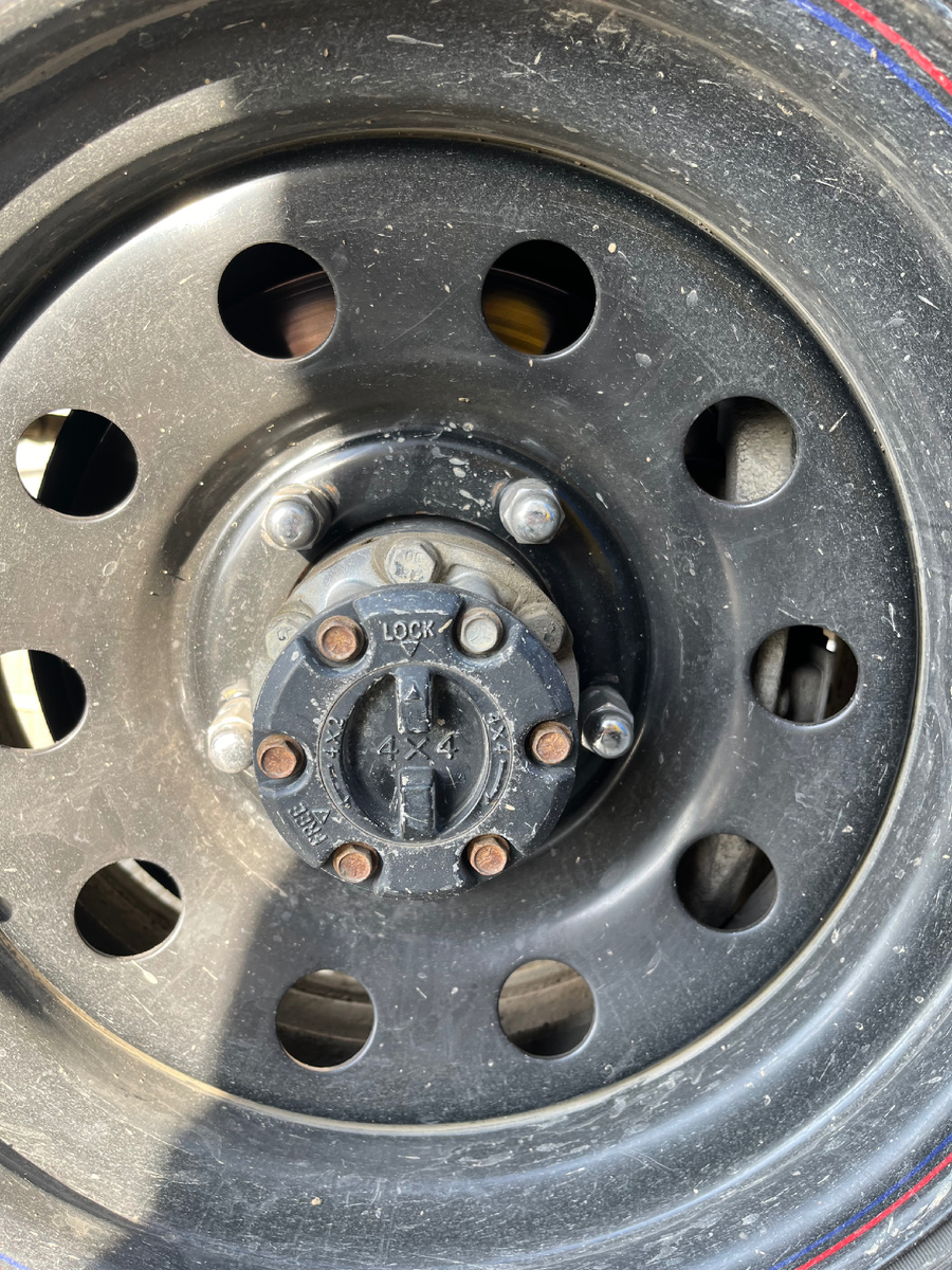 Передний мост включен [4x4]