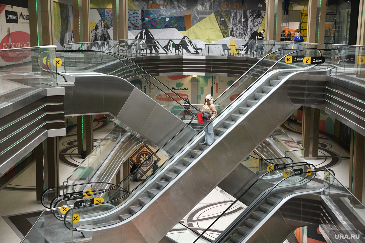 Порядка 200 ТЦ могут оказаться на грани банкротства в 2025 году. Фото: Владимир Жабриков © URA.RU