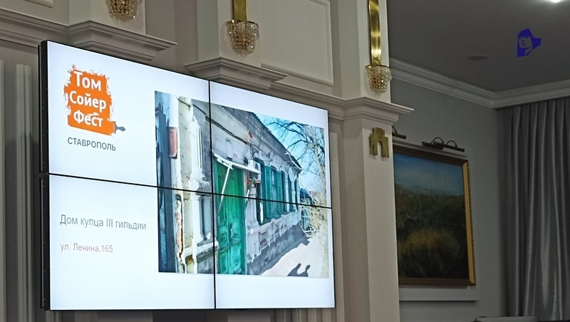    Волонтёры фестиваля «Том Сойер Фест» реставрируют исторические здания Фото: Мария Королёва / / ИА «Победа26»