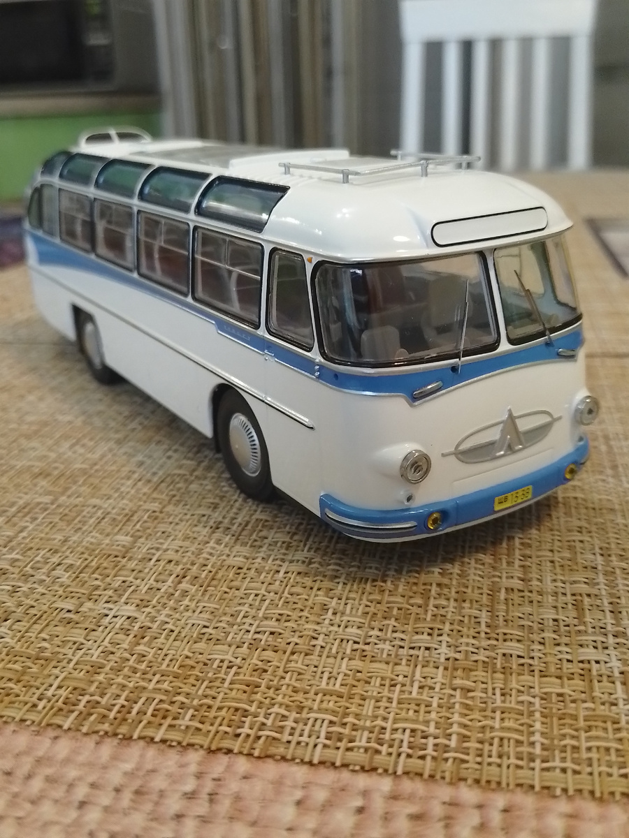 Масштабная модель автобуса ЛАЗ-697Е от Демпрайс.