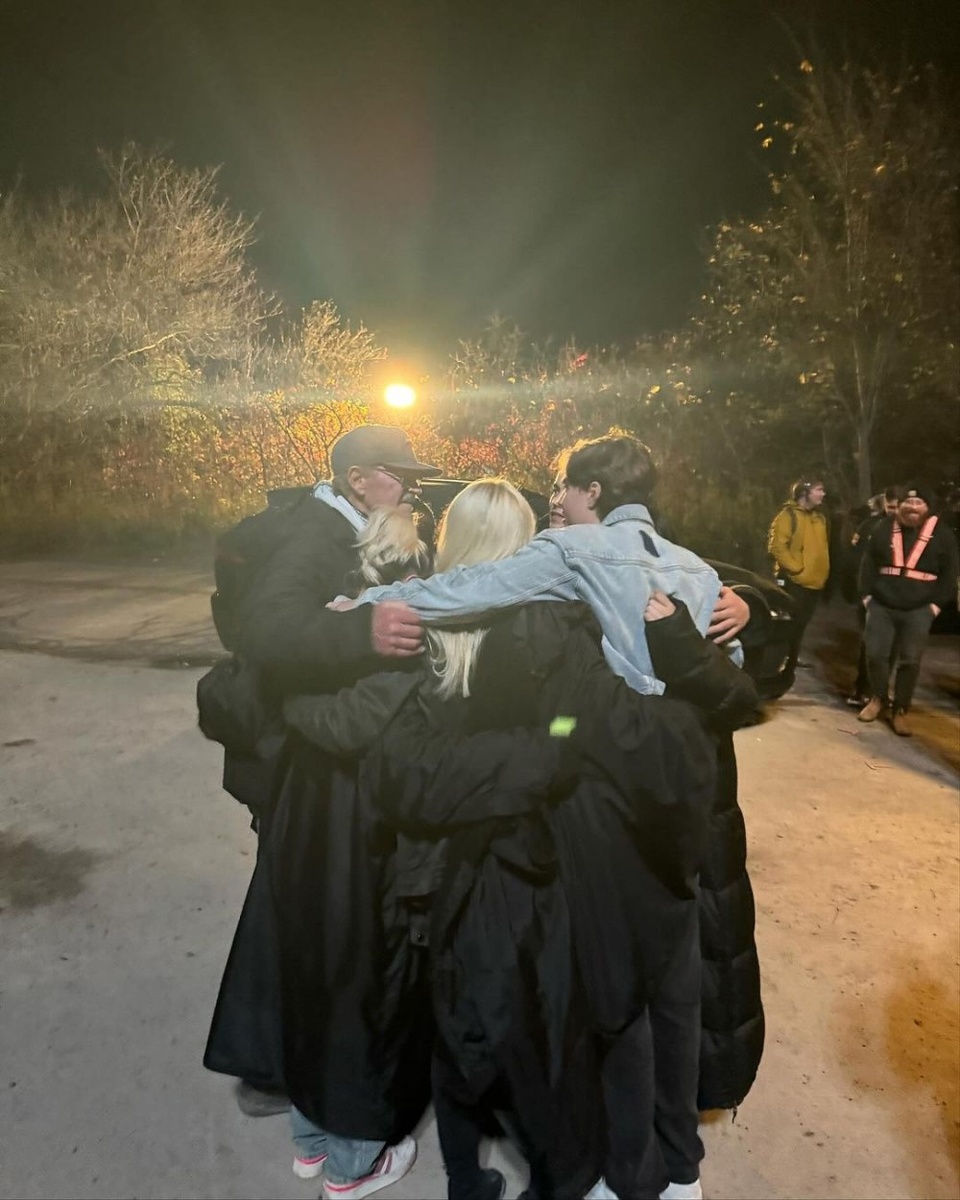     Кадр со съемок 2 сезона сериала «Поколение "Ви"» (2025) / Фото: соцсети Дерека Лу