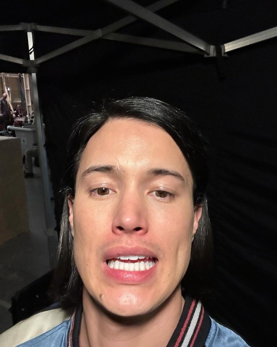     Кадр со съемок 2 сезона сериала «Поколение "Ви"» (2025) / Фото: соцсети Дерека Лу