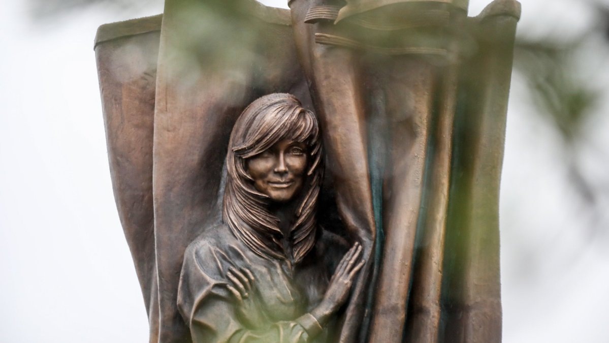 Памятник Мирошниченко, фото: дзен.ру