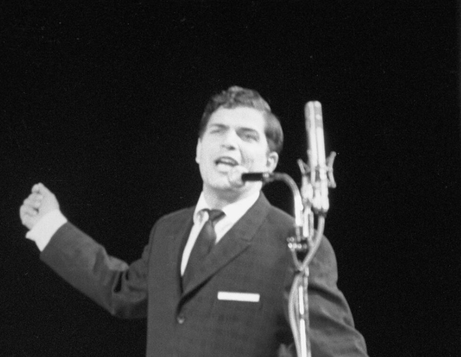 Певец Анатолий Королев на 1-й Международном фестивале молодежной песни в Сочи, 1967 год. Фото: Б. Кауфман