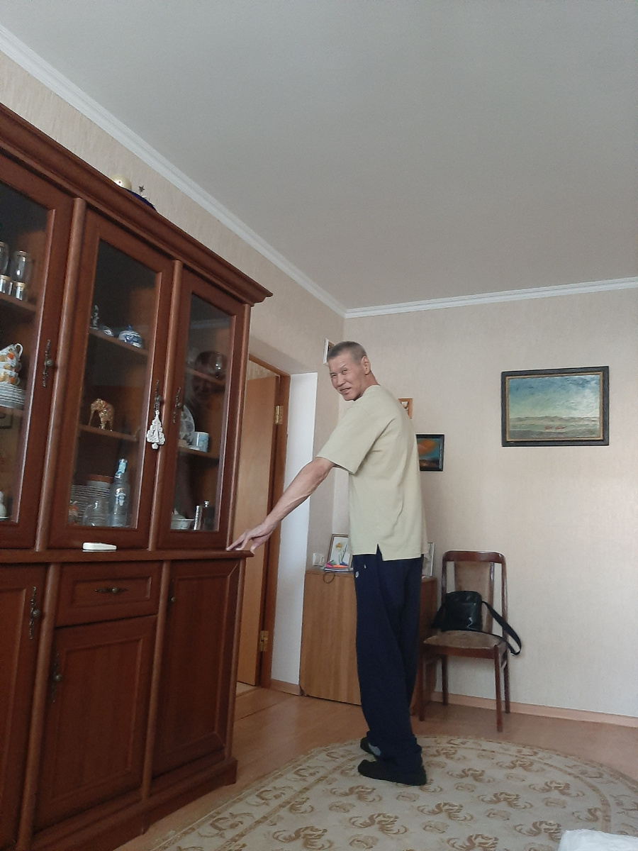 Басан идет так, как хочет, по треугольнику. 