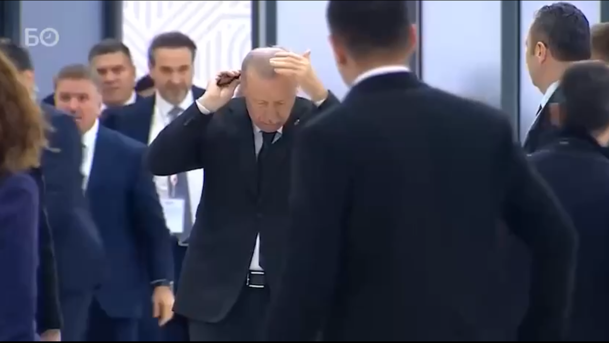 В чем заключается этикетная ошибка?