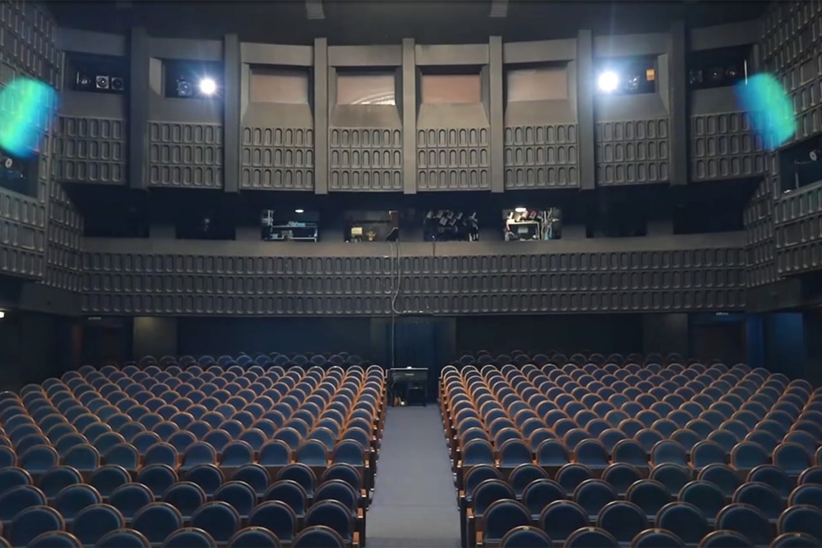 Коллектив театра радовал публику 15-17 премьерами за сезон  